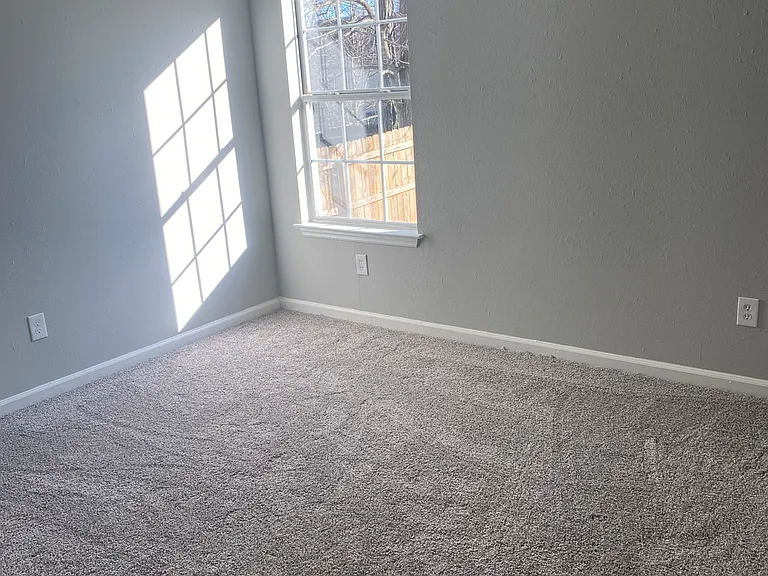 213 Riverwood Dr — Photo 5
