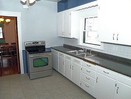 3rd image of 616 Paris Ave