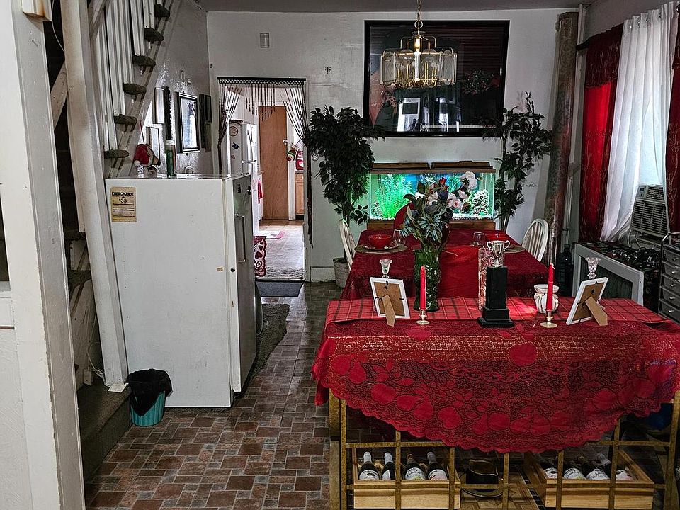 2nd image of 28 Lee Ave