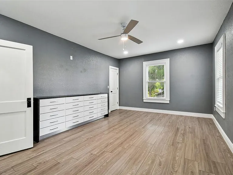 6810 N Navin Ave — Photo 30