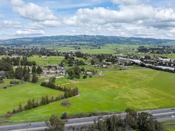 100 Orchard Ln, Petaluma, CA 94952