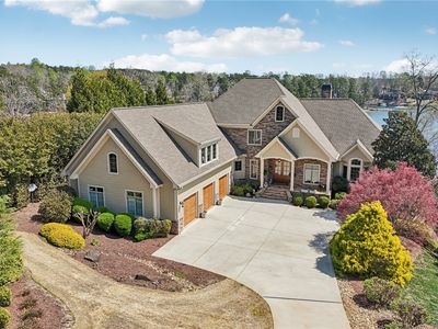 353 Stardust Ln, Seneca, SC, 29672