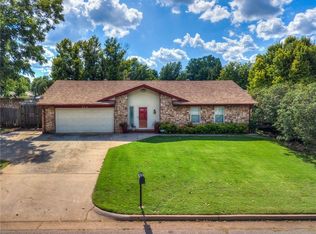 209 N Willowood Dr, Yukon, OK 73099