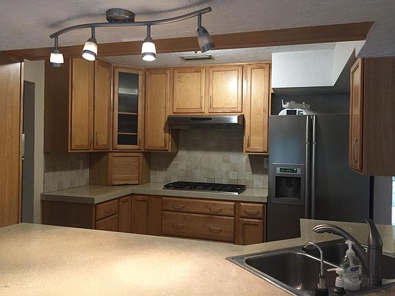 3rd image of 409 N Waterway Dr
