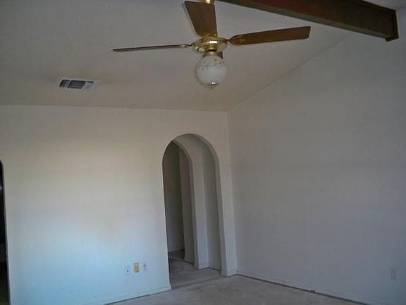 3rd image of 2308 Woodside Dr
