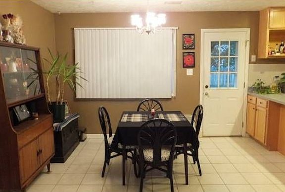 Eat-In Kitchen/Dining Rm