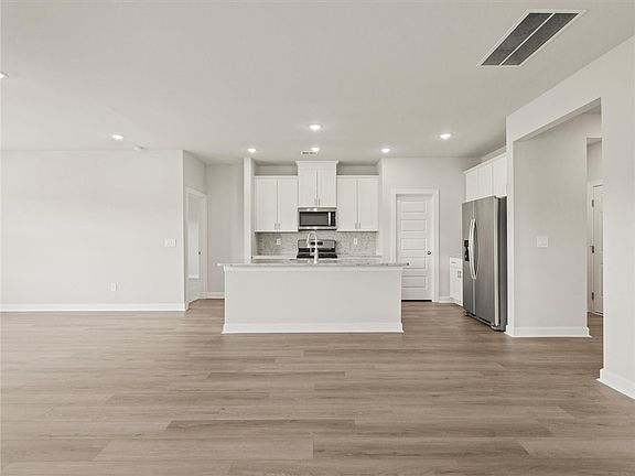 5th image of 483 Harben Dr