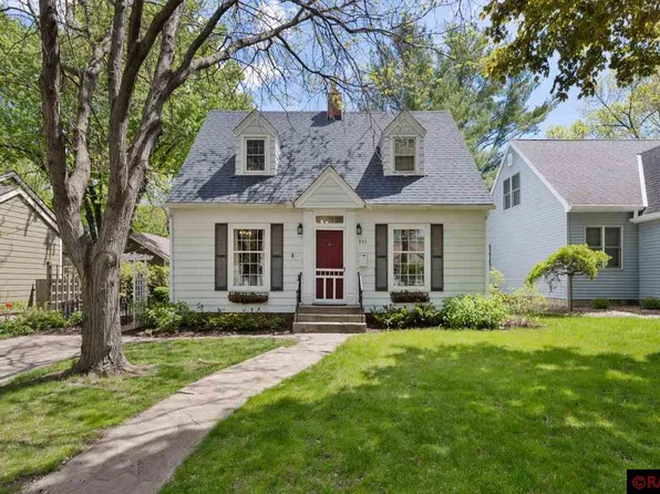 923 Baker Ave, Mankato, MN 56001