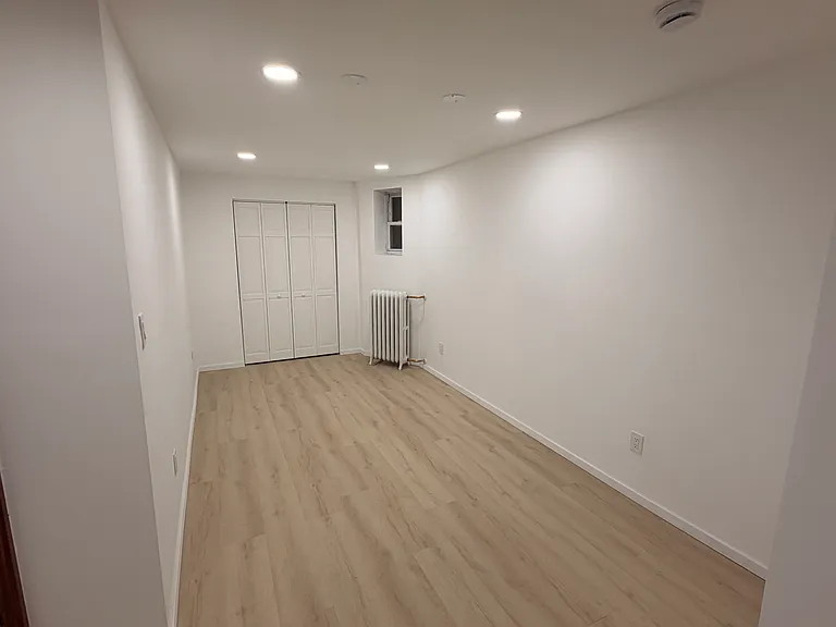 811 Montgomery St #B — Photo 6