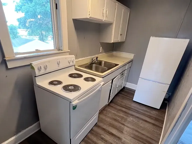 401 W Marion St — Photo 11