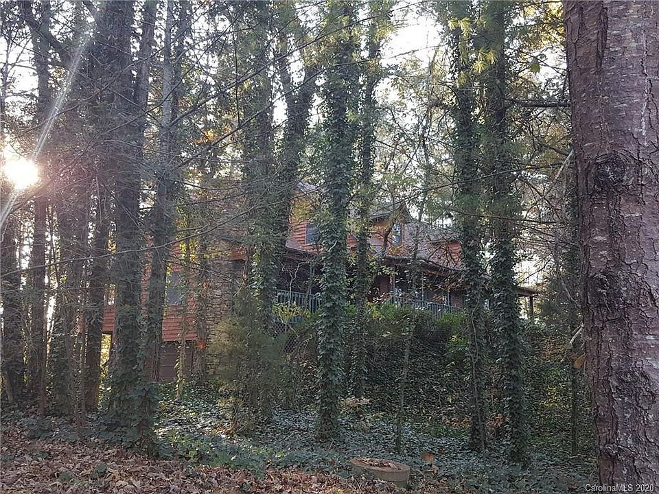2nd image of 9 Cornelia Ln