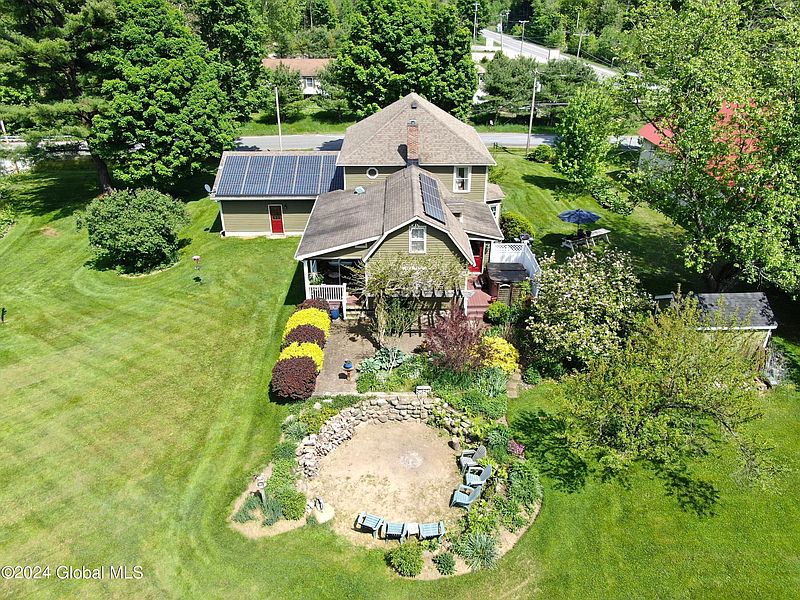 3rd image of 1403 Peaceable Street