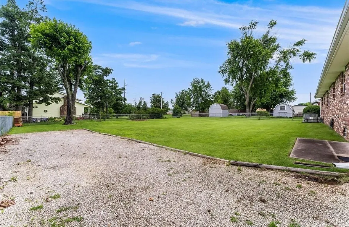 3 bed, 1500 sqft, $1,800 — Photo 3