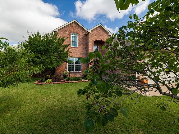 4th image of 1016 Pebblecreek Dr