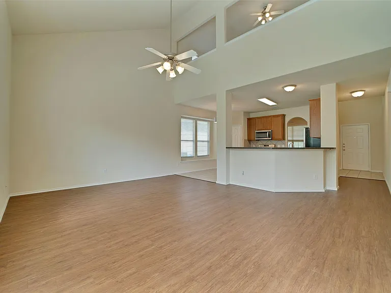 121 Park Ln — Photo 7