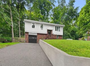 3845 Wood St, Jefferson Valley, NY 10535
