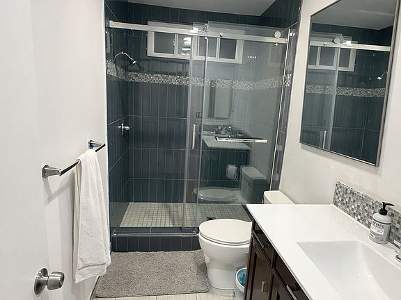5th image of 10725 Ohio Ave
