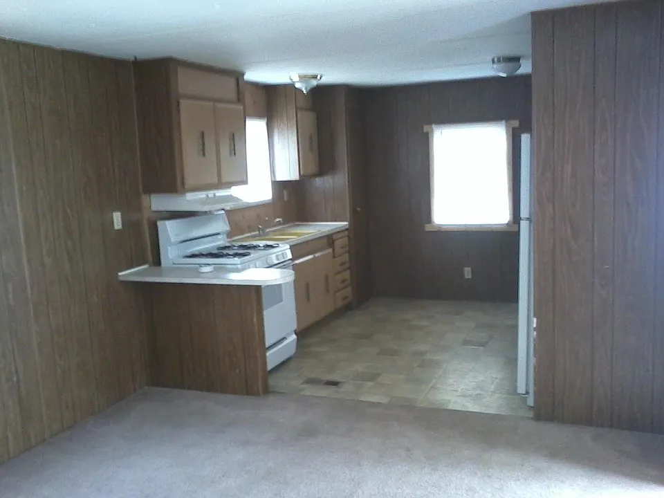 1048 W Rosamond Blvd