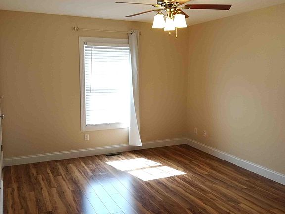 4th image of 60 Brownstone Ln