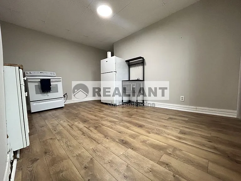2227 Howell St #1 — Photo 10