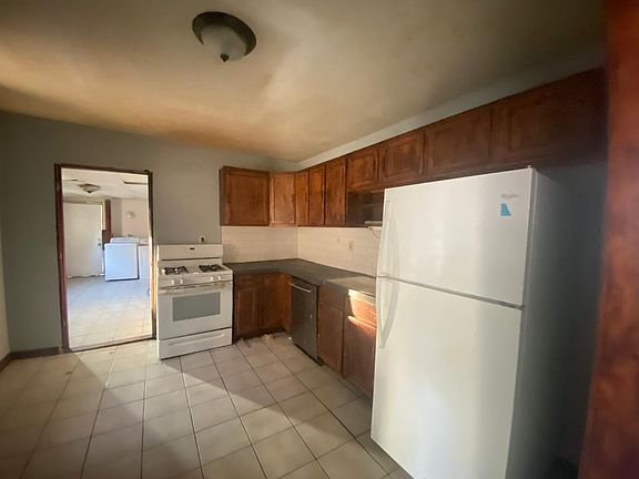 5th image of 810 Elmwood Ave