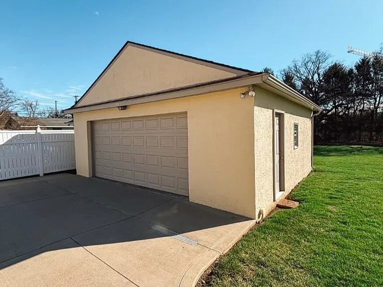 3566 Tillbury Ave — Photo 54