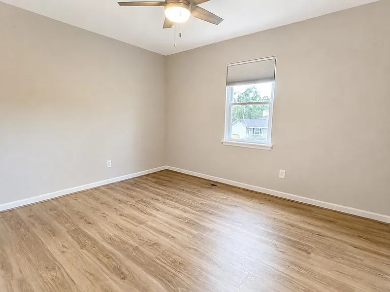 247 Brookside Ct — Photo 16