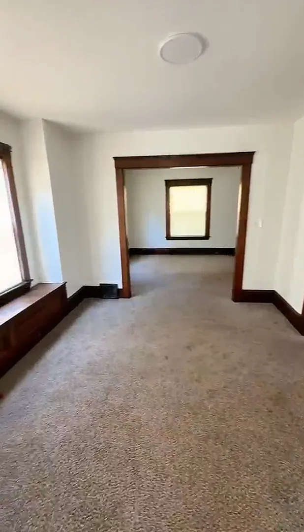 Charming 3-Bedroom Property in Prime Location — Photo 2