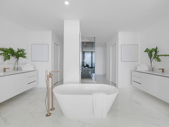 4th image of 700 NE 24th St Unit Penthouse 5903