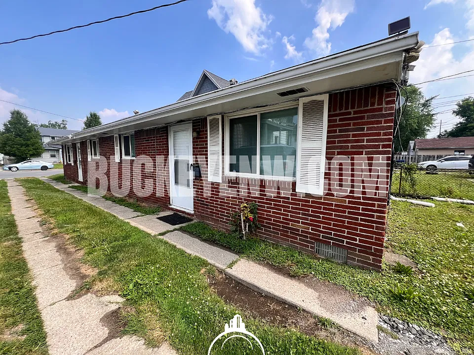 379 S Detroit Ave