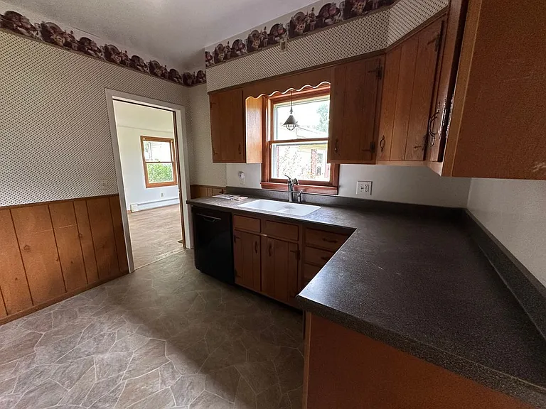 118 Central Ave #MAIN HOUSE — Photo 2