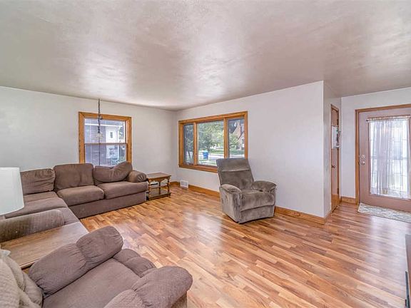 2nd image of 741 Manitowoc St