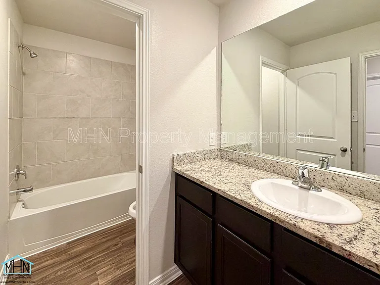 10950 Chippewa Trce — Photo 23