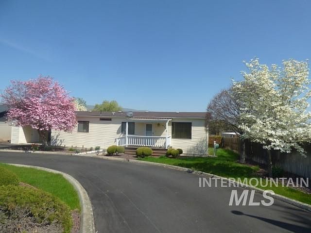 1st image of 926 Frost Ln