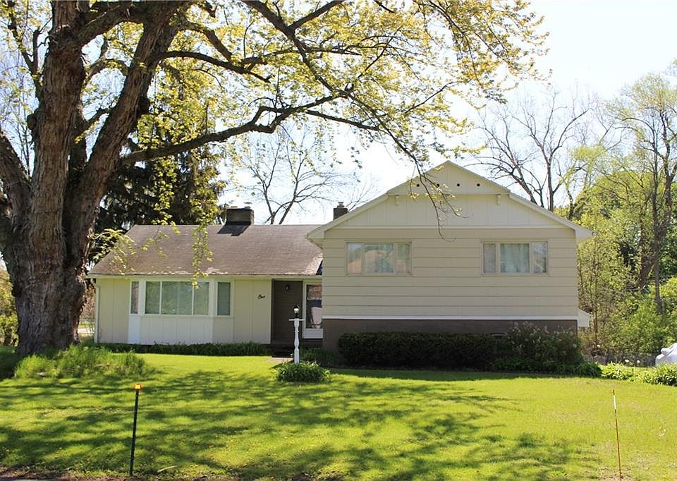 1st image of 1 Sherwood Dr