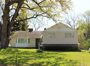 1 Sherwood Dr, Pittsford, NY 14534