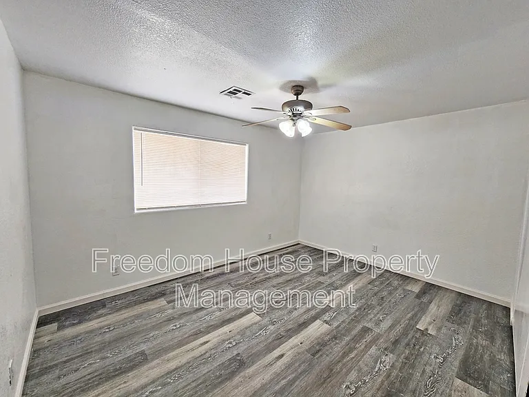 2321 E Calvada Blvd #6 — Photo 8