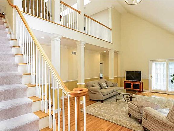 4th image of 230 Sanctuary Dr #40