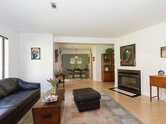 5th image of 323 N Greeley Ave