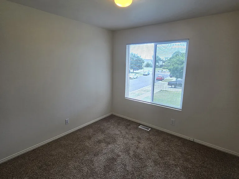 593 S 430 W — Photo 8