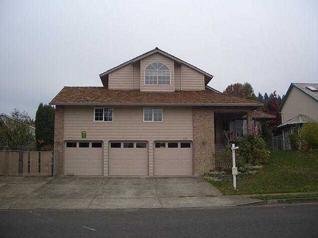 3 car garage   RV Parking