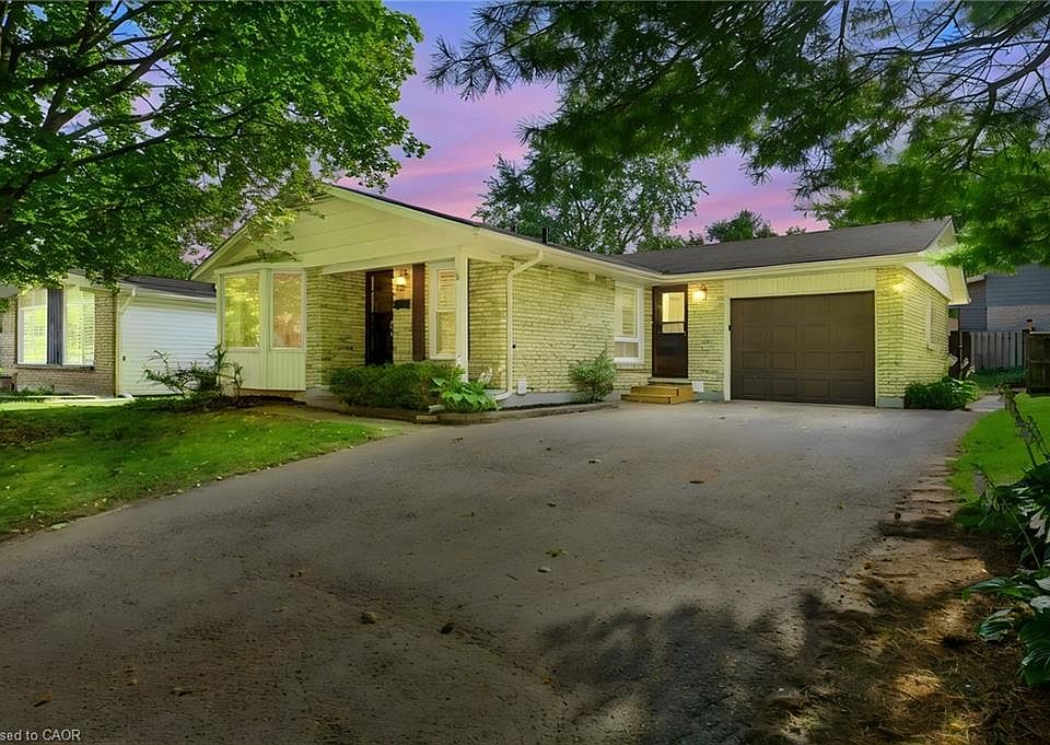 1st image of 95 Underhill Cres