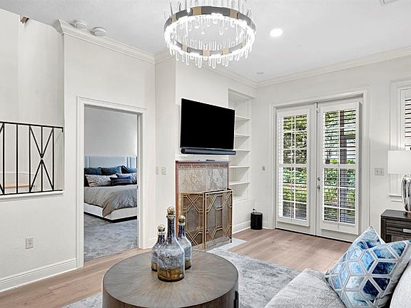 4th image of 1223 COUNTRY CLUB OAKS CIRCLE