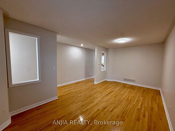 3rd image of 17 Ambercroft St