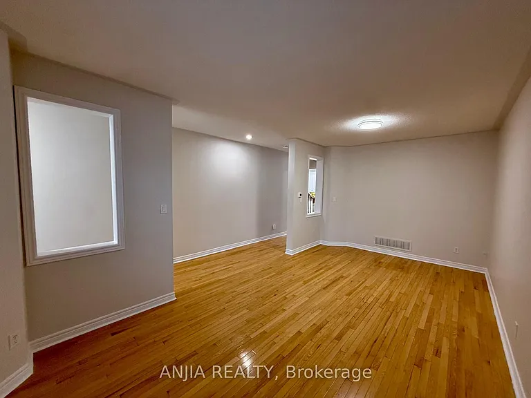 17 Ambercroft St — Photo 3