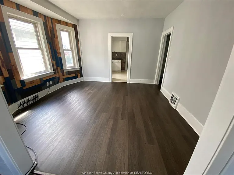 781 Gladstone Ave — Photo 6