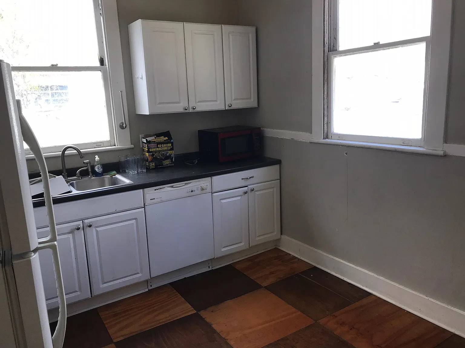 211 W 36th St — Photo 3