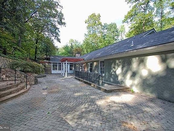 3rd image of 325 Twin Lake Dr
