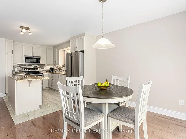 63 Johanne St — Photo 8