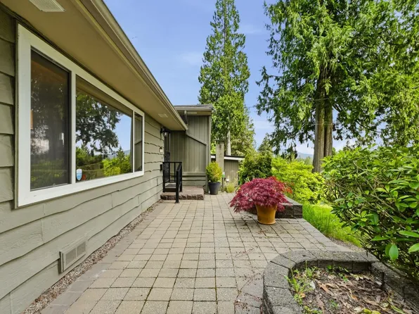 1380 Coleman St, North Vancouver, BC V7K 1W6
